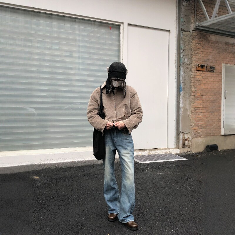 蓝色糜烂裤边微喇牛仔裤