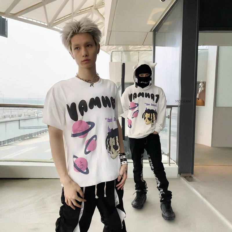 Without Me/VAMHRT迷失星球蝙蝠字体脏辫纹理印花圆领T恤短袖男女