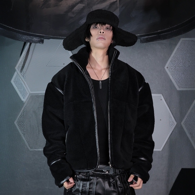 摇粒羊羔绒捆绑拼皮暗黑外套