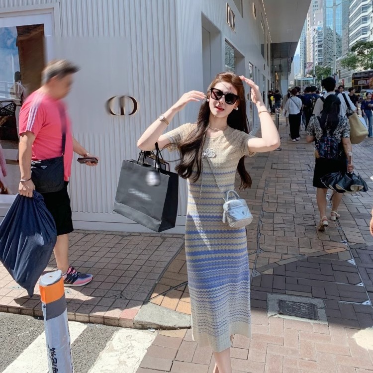 渐变条纹小香风针织连衣裙女2025新款气质中长裙子 有现货
