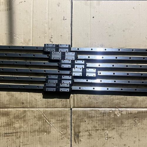 议价THK导轨滑块SSR15，导轨长1020mm，一轨两滑块，成可维修