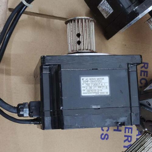 议价安川伺服电机SGMP-08A3TE51，750w。成色还可以可维修