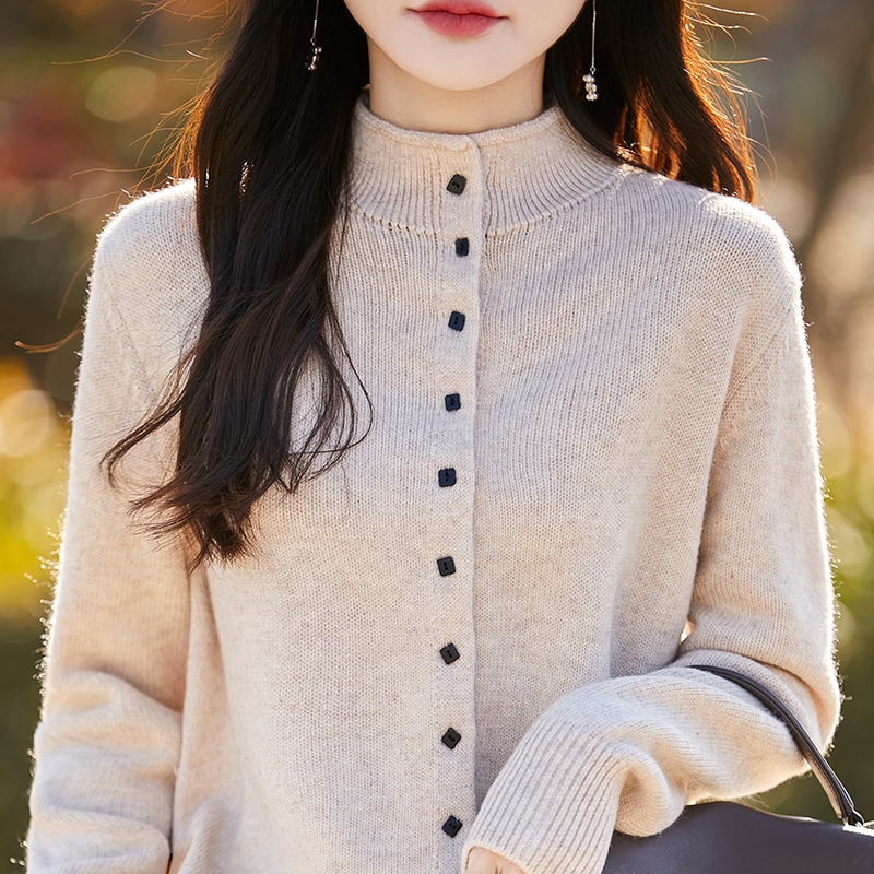 半高圆领可外穿针织开衫