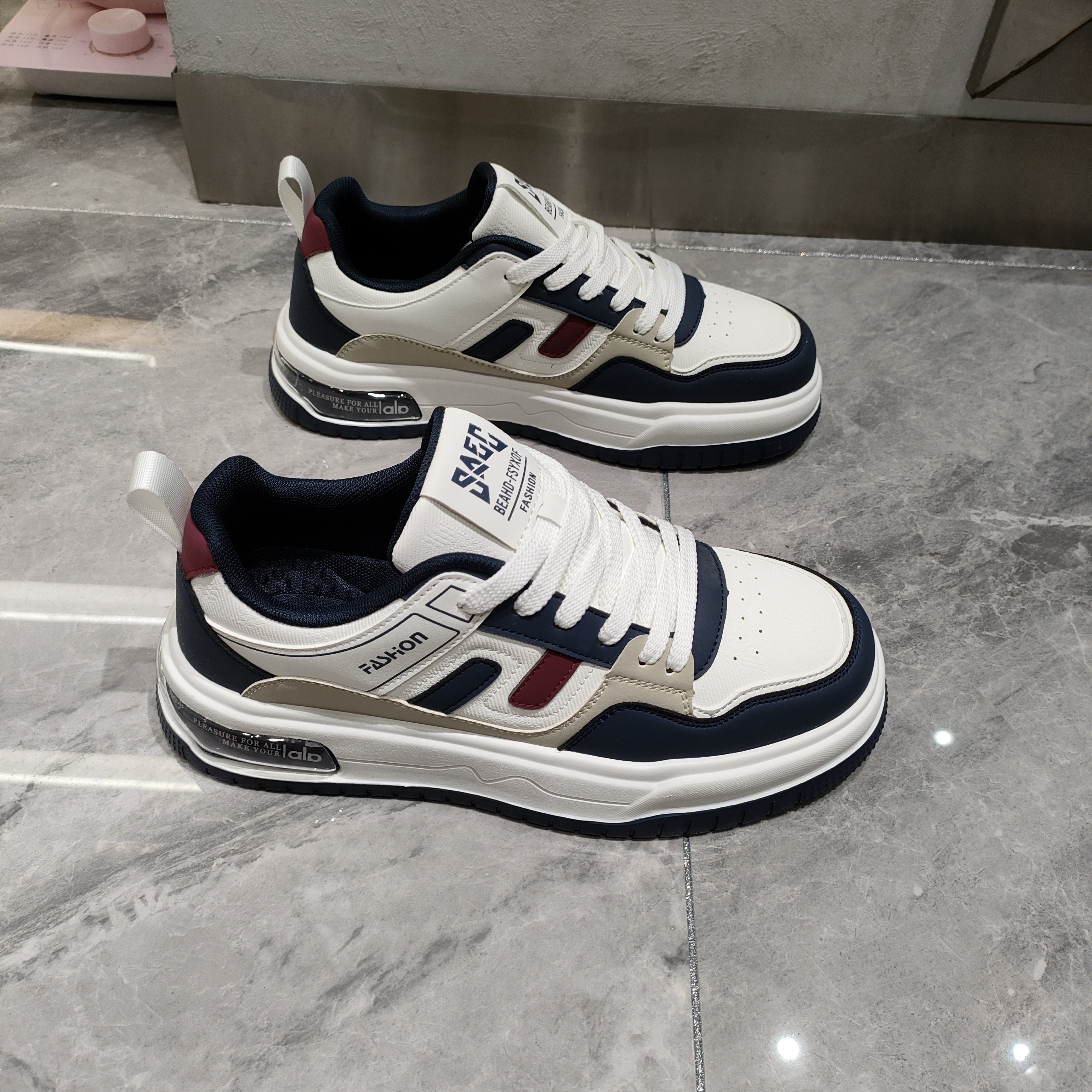 男鞋2026春季新款透气小白鞋潮流个性百搭软底轻便休闲运动鞋可穿,流行男鞋,时尚休闲鞋,淘宝优惠券,粉丝福利购,淘宝优惠卷