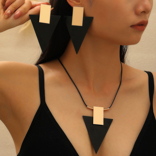 女士首饰套装几何矩形倒三角两色拼接吊坠搭配黑色绳链项链耳钉女