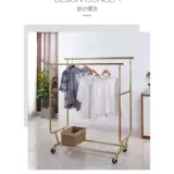 Подставка для отображения одежды может отрегулировать двойное сечение первого этажа. Другой однородный грубый стержень выдвижной склад с одеждой на колесной бабочке и добавить