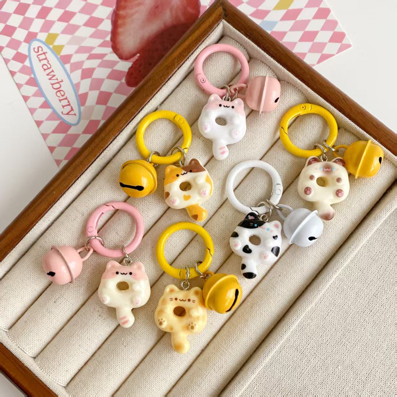 拼豆配件创意可爱卡通钥匙铃铛扣猫咪钥匙圈背包挂件学生毕业奖品