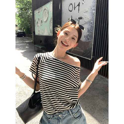 辰米范 版型大师 慵懒风一字肩上衣女设计感宽松露肩斜肩t恤短袖