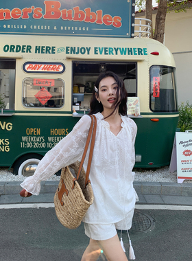 辰米范 白色v领长袖衬衫女套装镂空喇叭袖轻薄防晒上衣短裤两件套