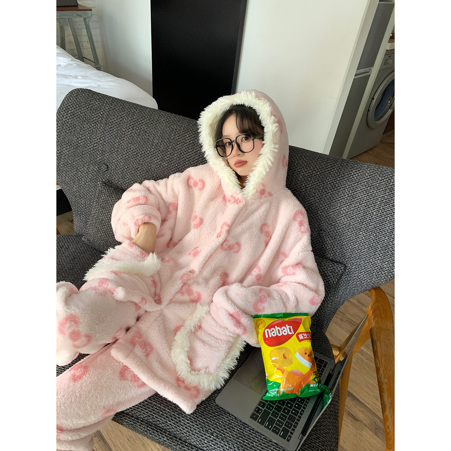 馨帮帮毛边连帽加厚珊瑚绒家居服