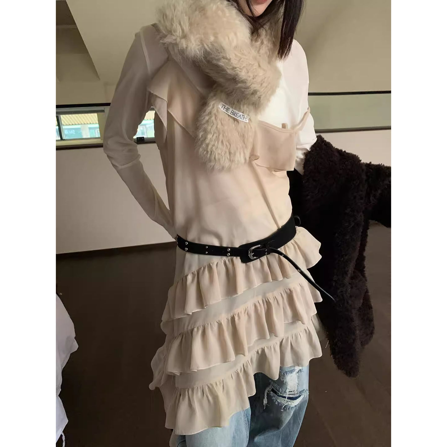 超美波浪边褶皱吊带连衣裙