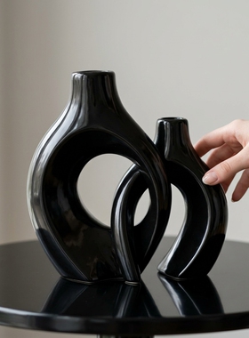 现代简约镂空陶瓷花瓶摆件黑色