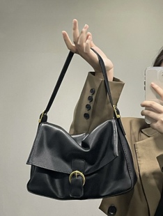 Brandy Girl通勤软皮大容量包包女斜跨bm腋下包单肩皮带法棍包