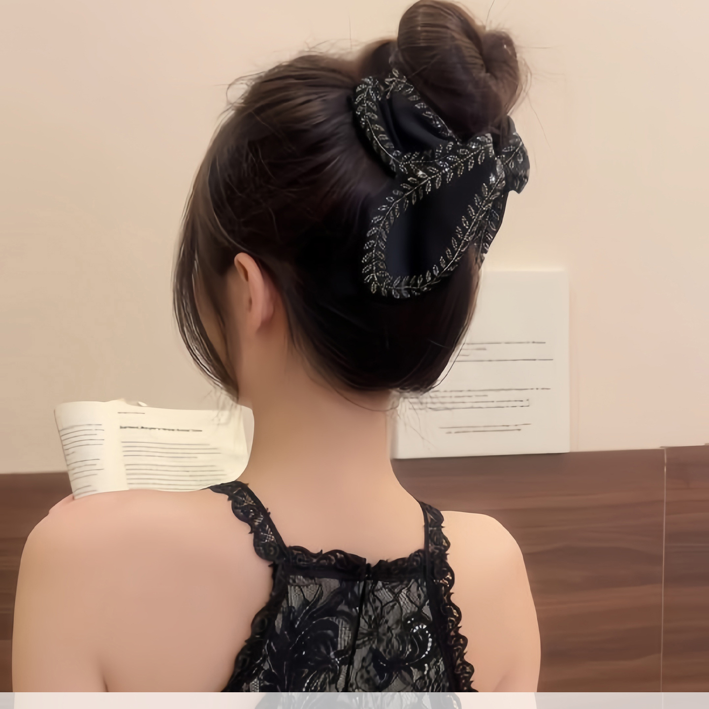 轻奢风丸子头麦穗闪钻三角抓夹