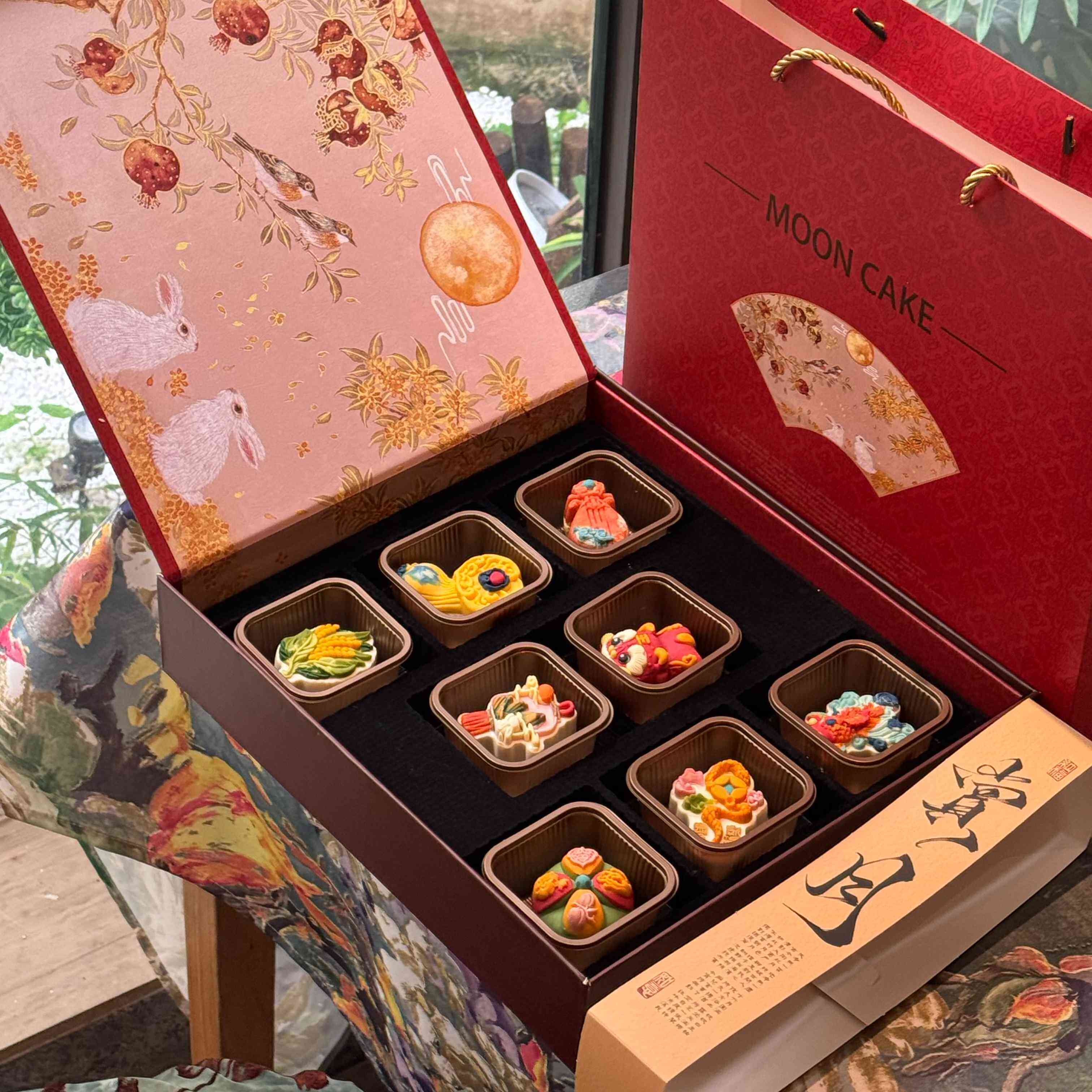 抱抱酱原创版权赏月金秋镂空红色烫金国风插画月饼盒中秋礼盒包装