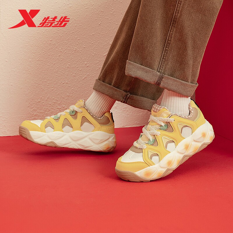 特步女鞋低帮厚底菠萝鞋增高休闲