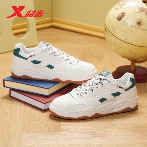 特步系带男子板鞋低帮轻便休闲鞋