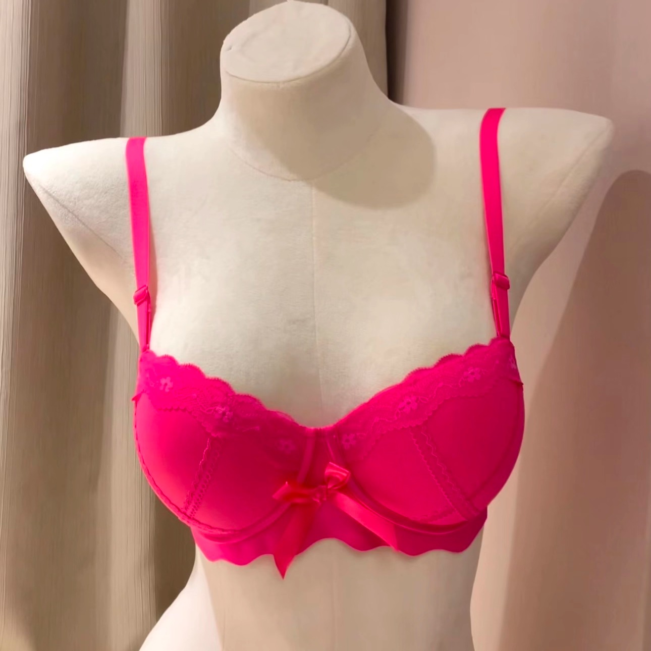 蕾丝拼接内衣女无钢圈小胸聚拢显大aa杯平胸专用上托防下垂文胸罩