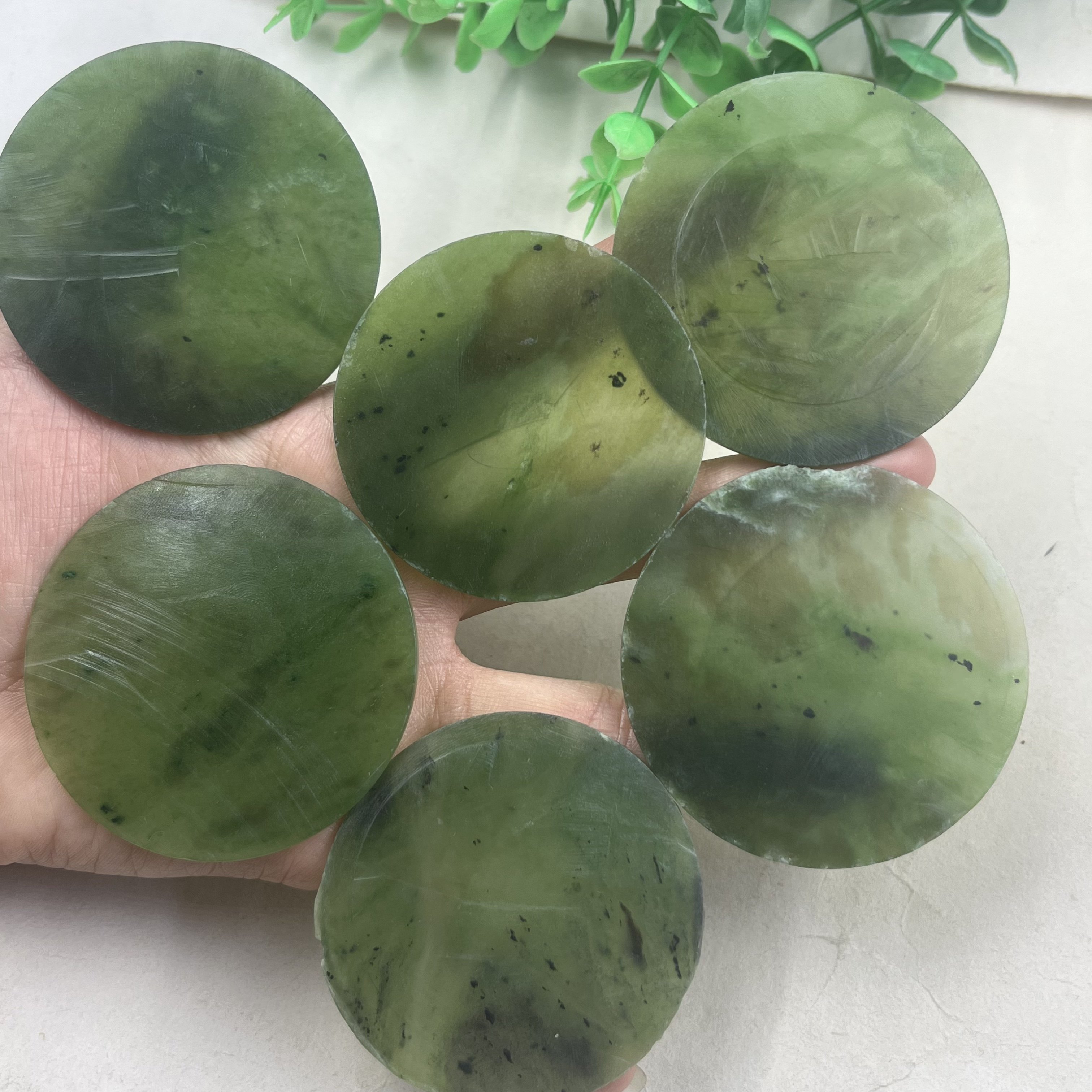 6件价新疆和田玉碧玉菠菜绿薄片圆牌边角料玉石料毛料DIY材料包邮