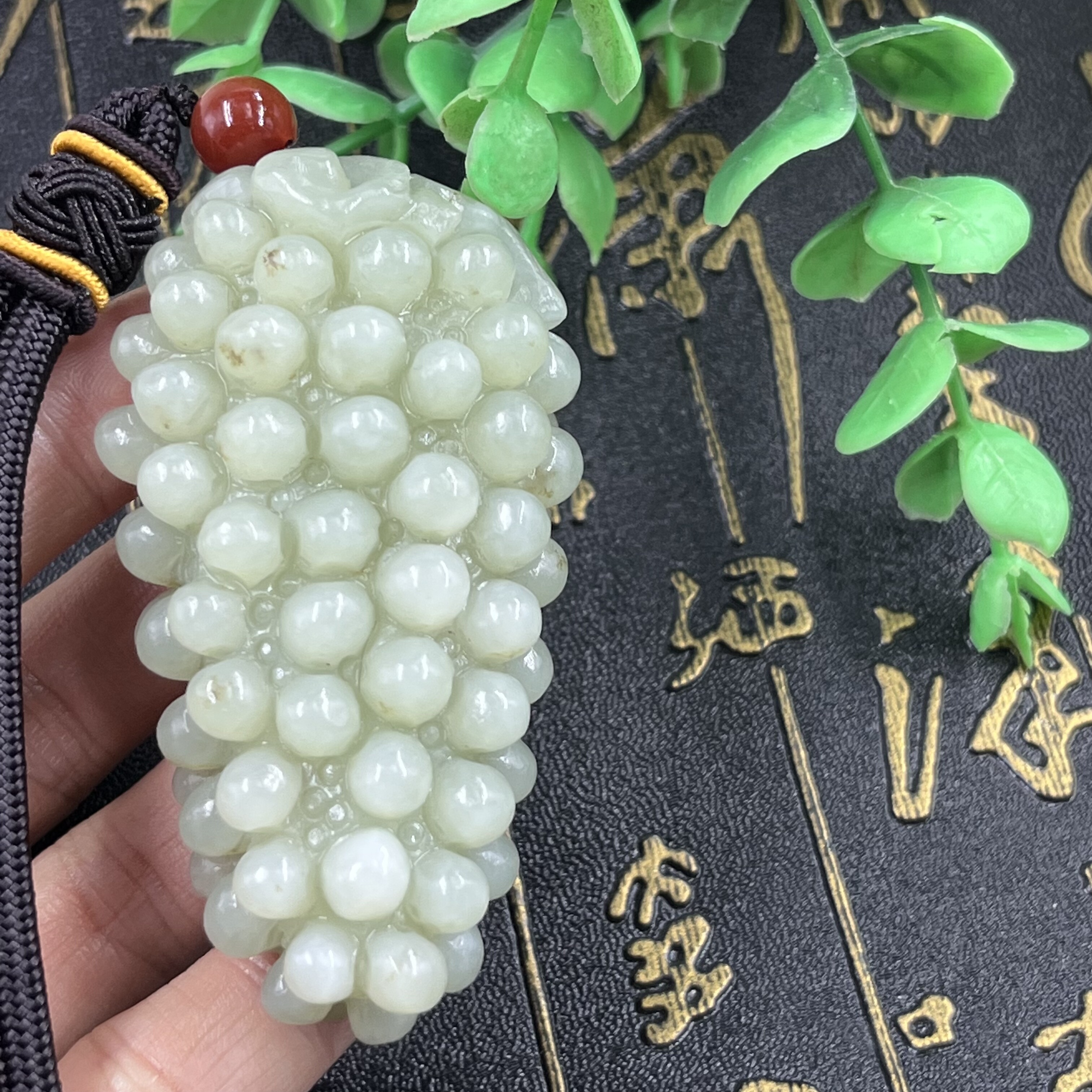新疆和田玉青白玉晴水如意葡萄把件把玩硕果累累玉坠挂件包邮64克