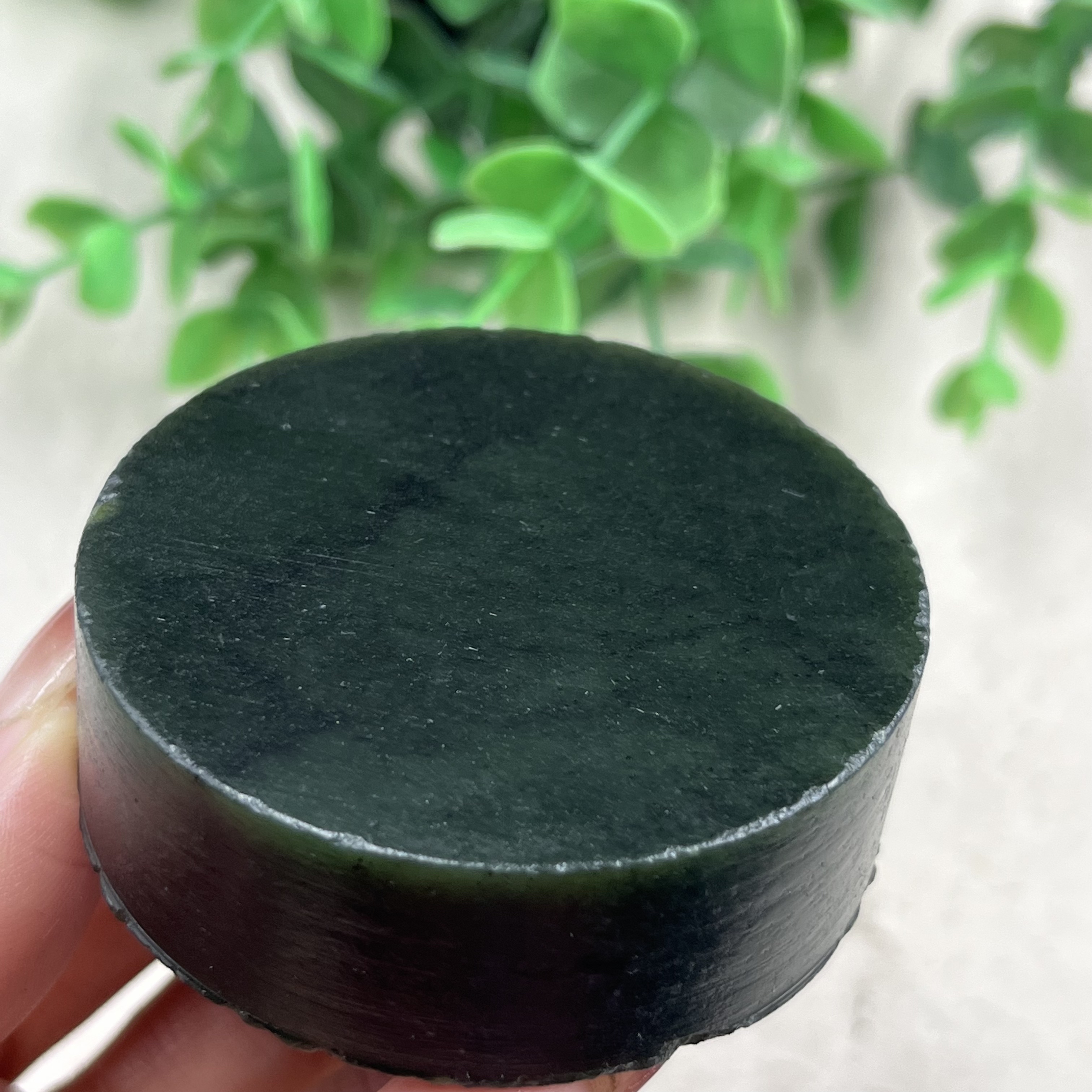 新疆和田玉碧玉菠菜绿手镯芯牌子边角料玉石料圆牌镇纸包邮125克t