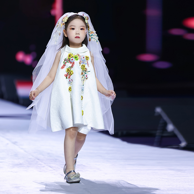 女童走秀礼服绝美儿童时装套装小女孩模特潮服小主持人舞台演出服