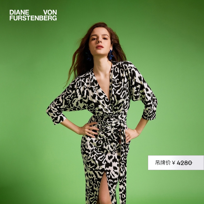 DVF蝙蝠袖艺术印花斑马纹连衣裙