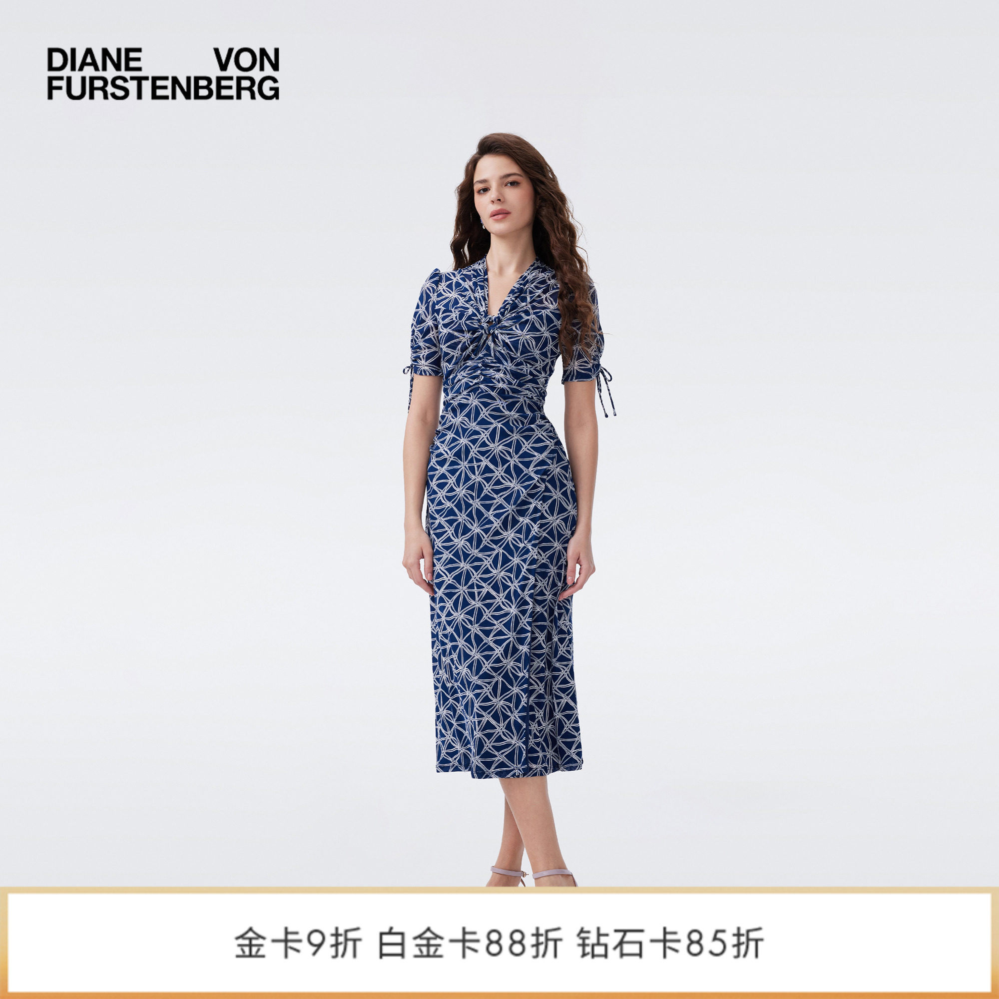 [弹力网纱]DVF2026春夏新款海军蓝水波米字花修身连衣裙DS1U014