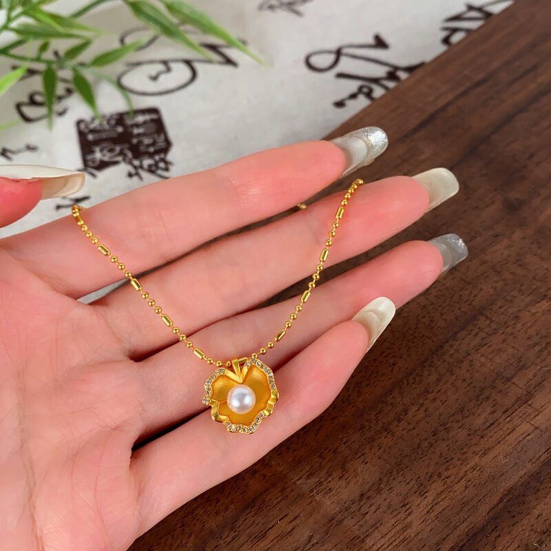 轻奢风珍珠贝壳花瓣吊坠项链小