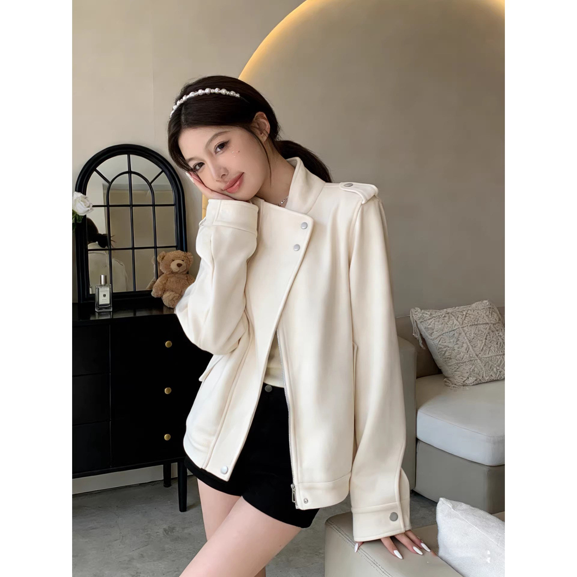 米白色正肩高级廓形设计感麂皮外套女春季新款韩系机车风宽松夹克