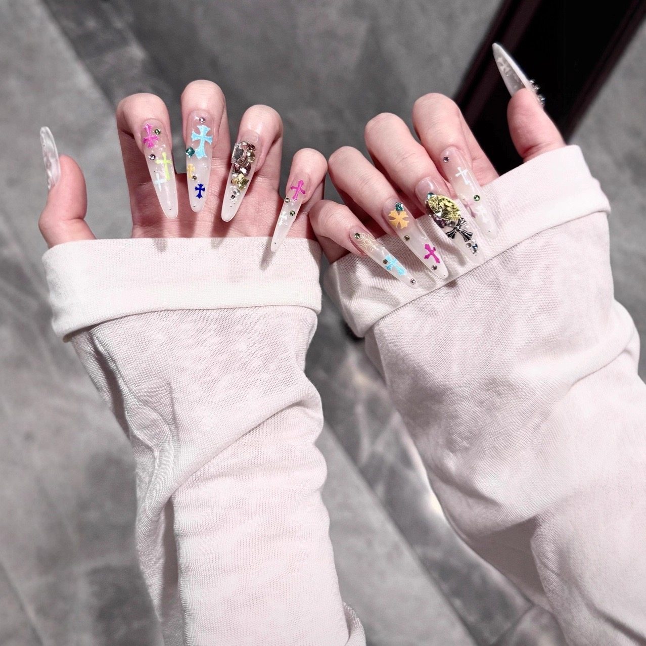 纯手工穿戴甲新款彩钻克罗星十字架冰透乳白渐变美甲纯欲显白可拆