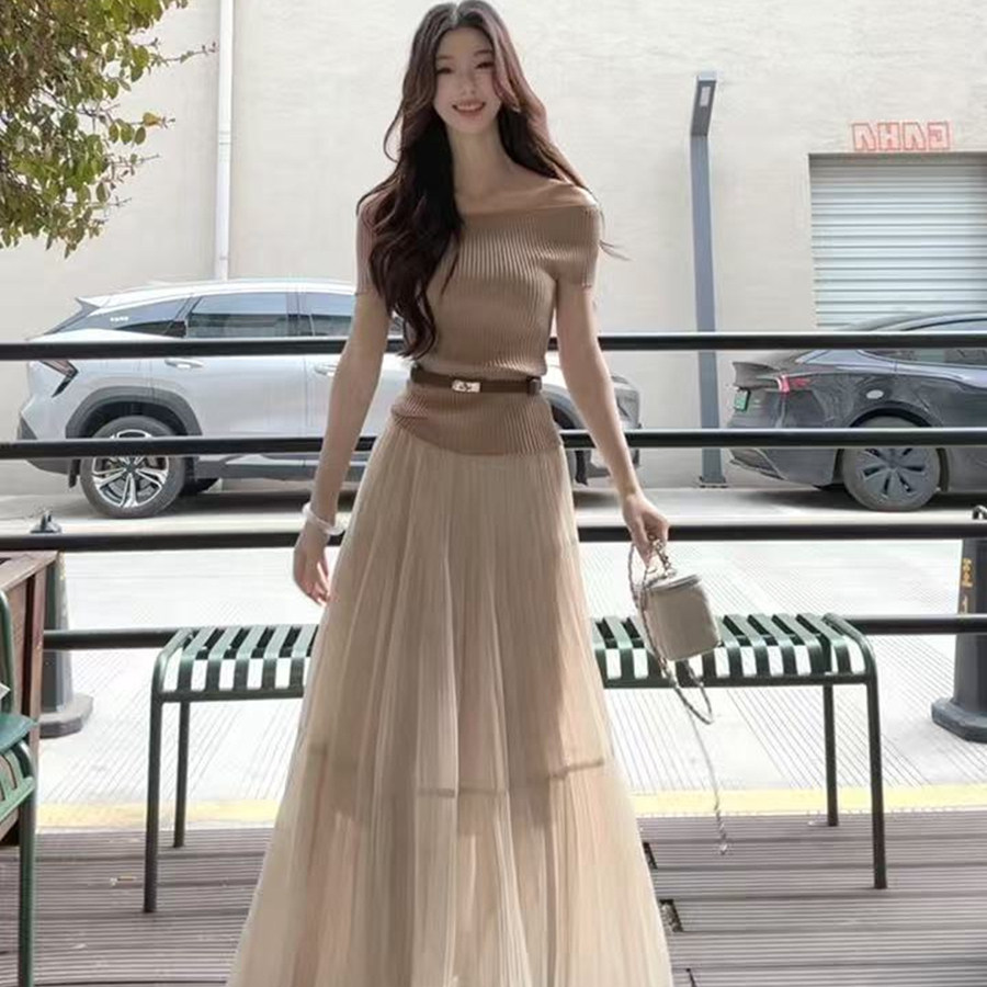 初夏盐系轻熟御姐高级感chic别致独特漂亮绝美上衣裙子两件套装女