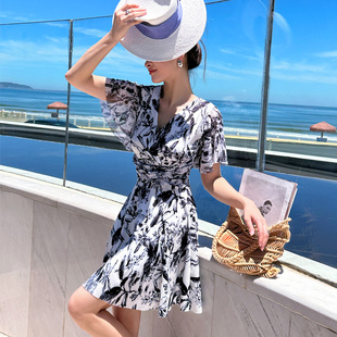 2025新款 聚拢游泳衣 泳衣女胖mm泡温泉保守连体显瘦遮肚复古大码