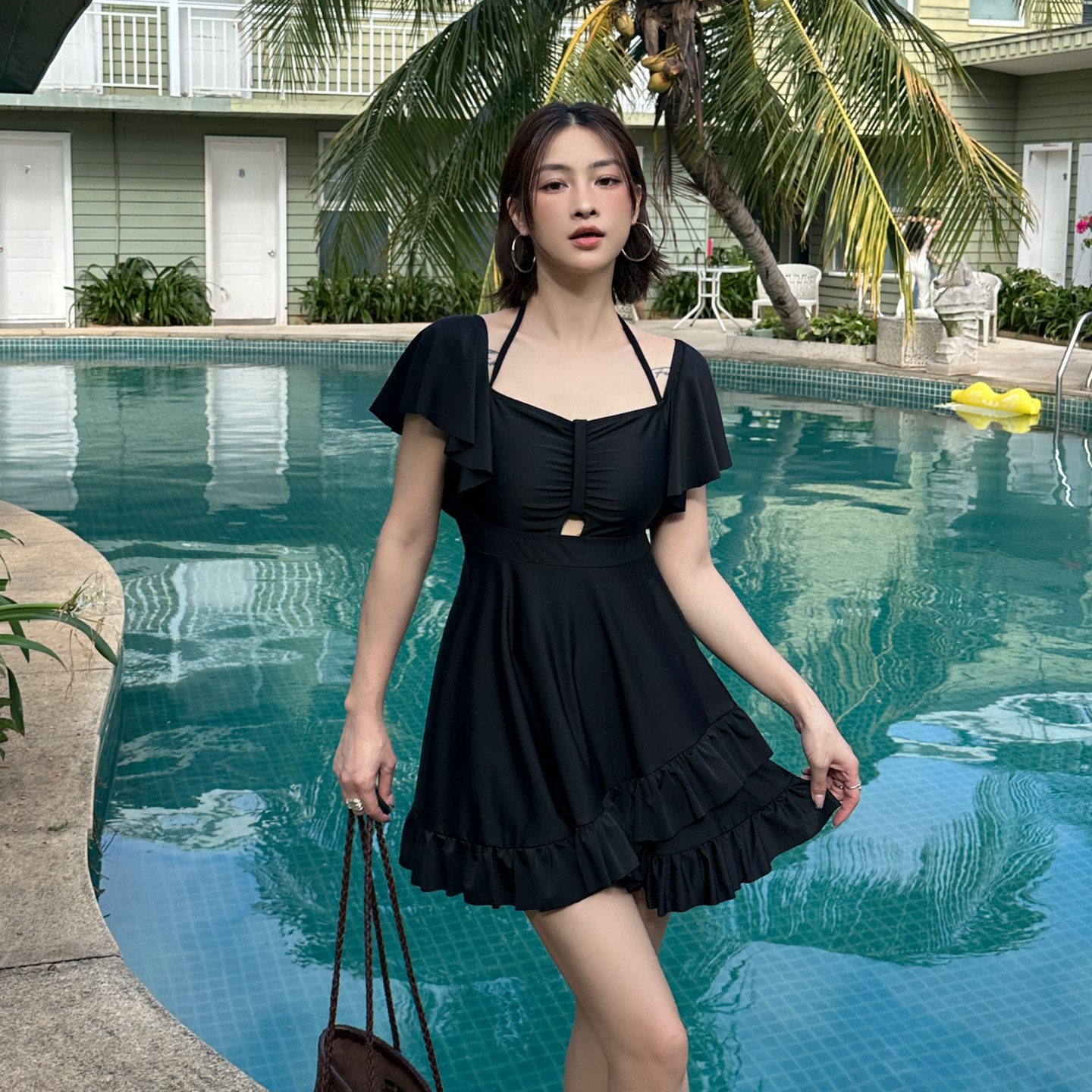 性感方领荷叶边连体泳衣女大码连体裙式遮肚显瘦黑色泡温泉游泳装