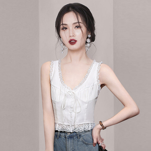 法式蕾丝花边白色吊带背心2024夏季新款小众独特别致V领短款上衣