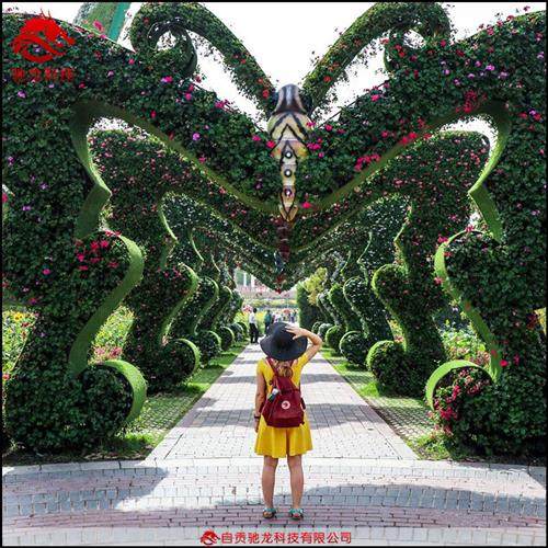 江苏绿雕定制厂家米老鼠造型草雕公园景观仿真草雕塑美陈绿植