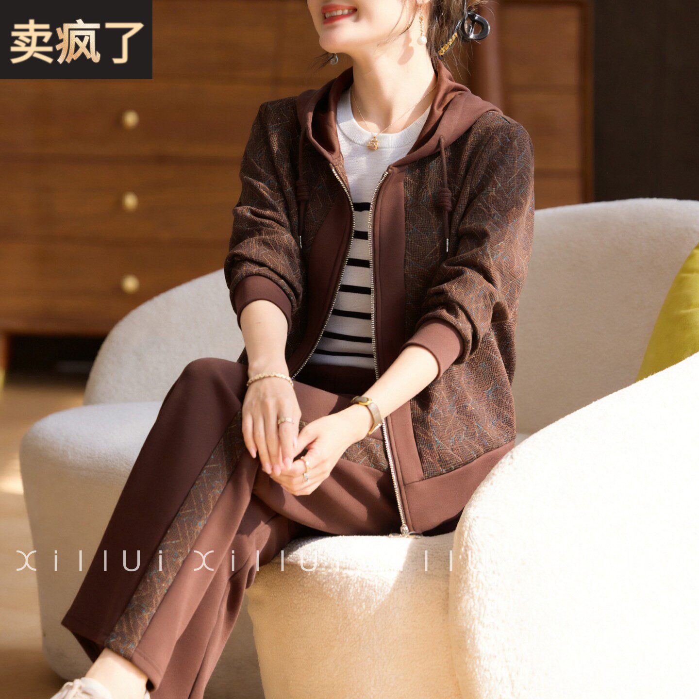 喜卉妈妈春装洋气套装休闲裤运动服两件套中老年女装宽松连帽外套