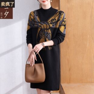 妈妈冬装半高领针织连衣裙2025新款中老年女装配大衣毛衣打底裙子