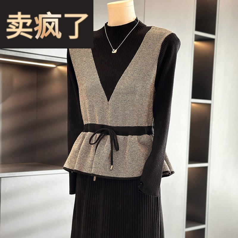 时尚洋气中长款针织连衣裙女年轻妈妈装冬季新款假两件毛衣裙中年