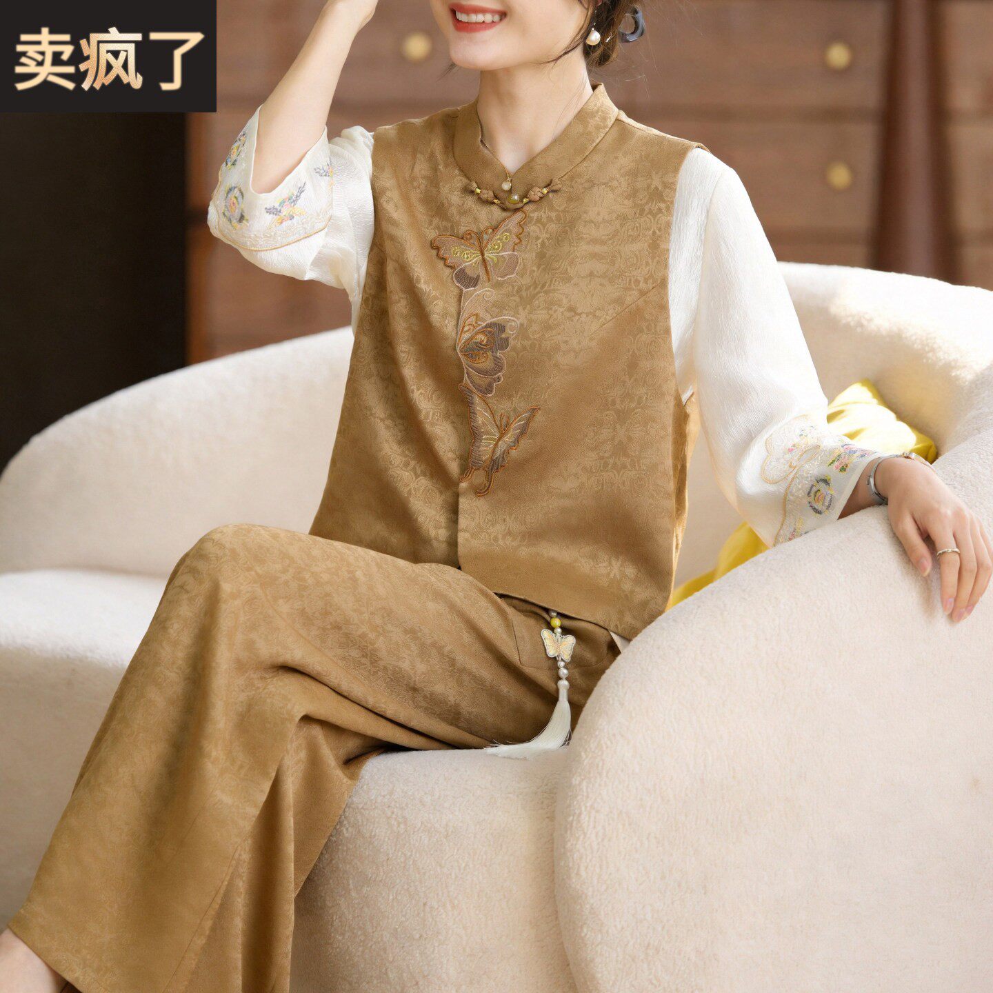 喜卉新中式三件套绣花马甲上衣服长裤春季薄款套装休闲中老年女士