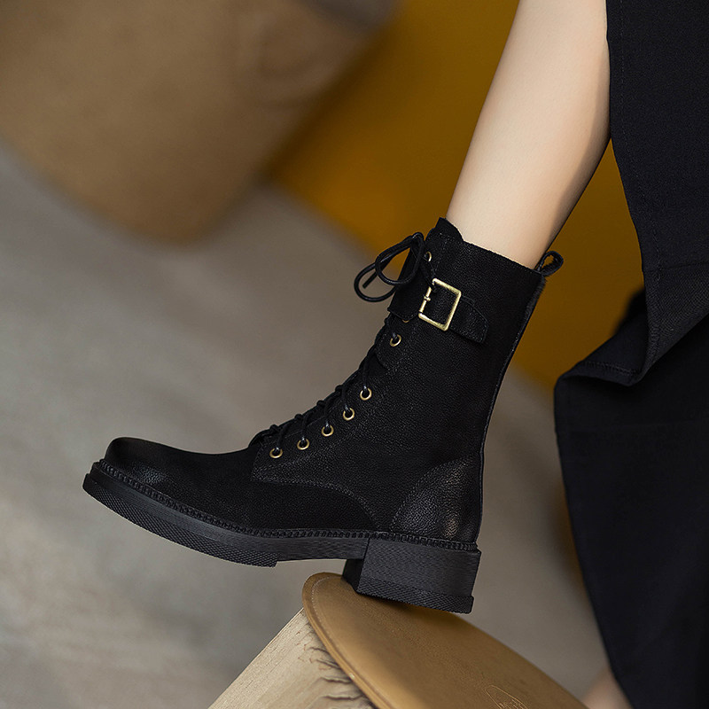 英伦风圆头皮带扣马丁靴女2026秋冬新款粗跟系带骑士靴时装靴短靴