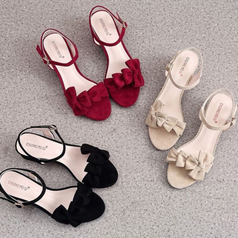 凉鞋女新款夏季粗跟一字带中跟韩版时尚百搭蝴蝶花朵高跟凉鞋