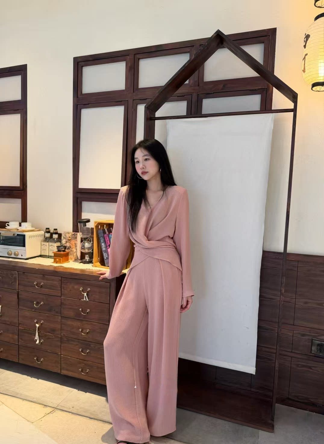 金cc2026春夏原创进口醋酸 垂感v领慵懒气质交叉绑带时尚两件套装