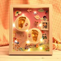 Boy's 100th birthday, kid's lanugo, souvenir DIY, contented and happy, footprints and mud