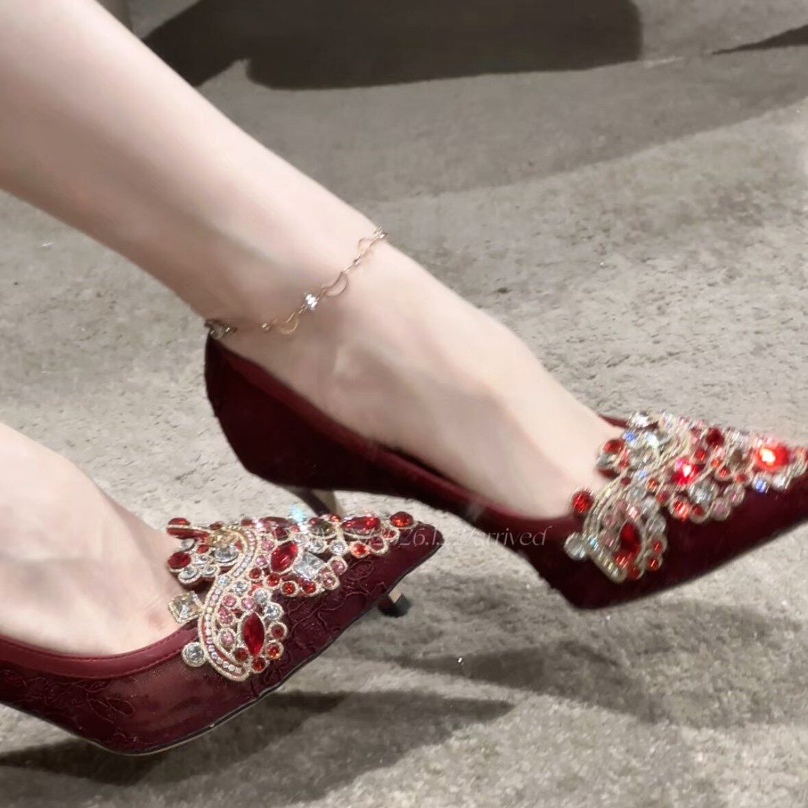 2026新款中式水钻红色高跟鞋女细跟尖头婚鞋蕾丝单鞋新娘鞋时装鞋