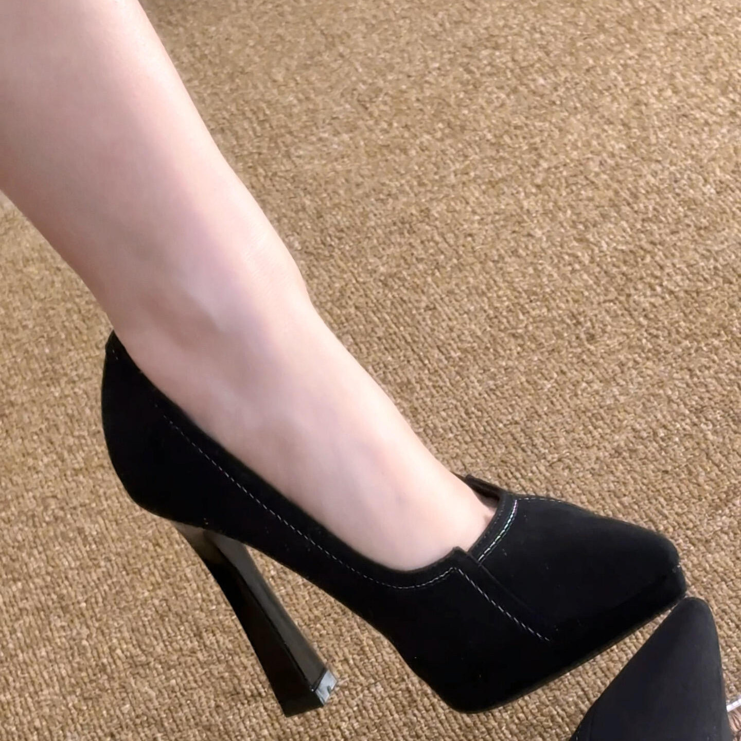 黑色显瘦尖头细跟防水台单鞋女秋冬气质超美性感御姐风百搭高跟鞋