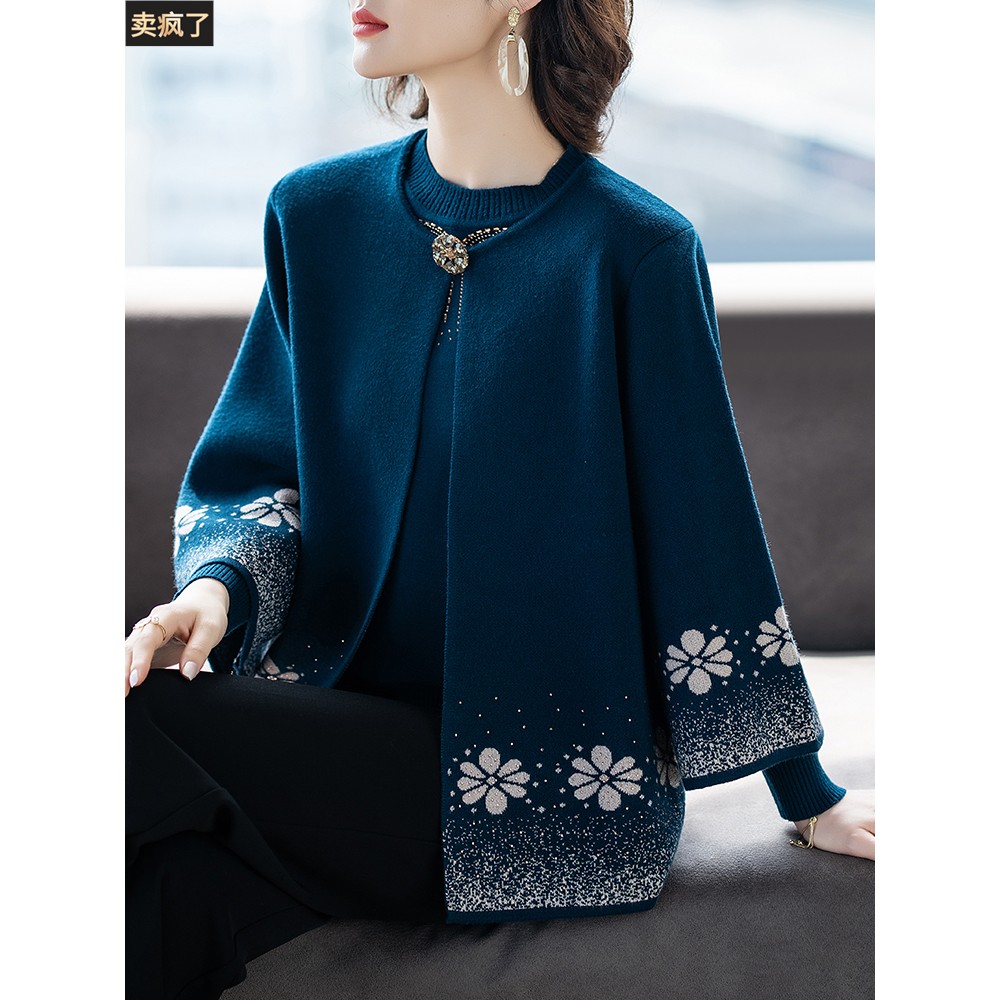 妈妈秋装套装洋气2025新款中老年人春秋上衣服女士毛衣外套50多岁