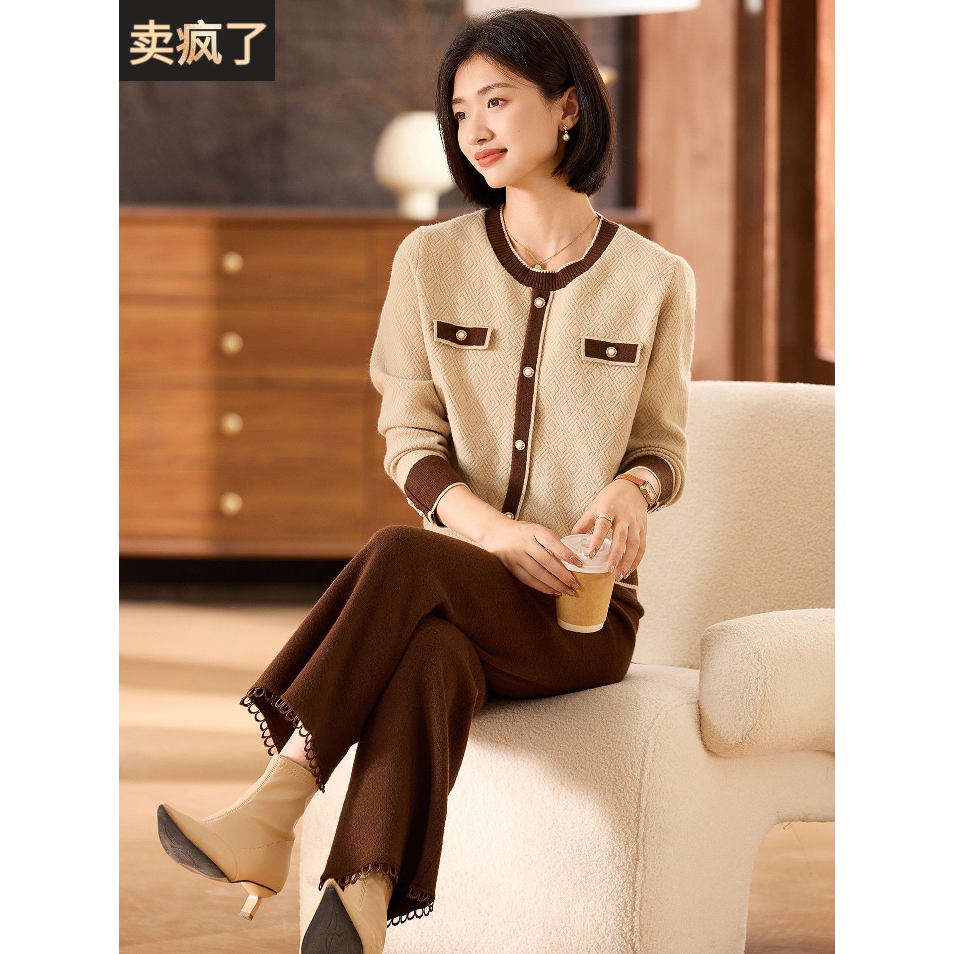 喜卉妈妈秋装时尚红色小香风套装中老年女装针织上衣休闲裤两件套