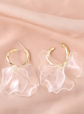 新款森系文艺清新白色花朵耳钉925银针创意哑光c字吊坠耳饰328X