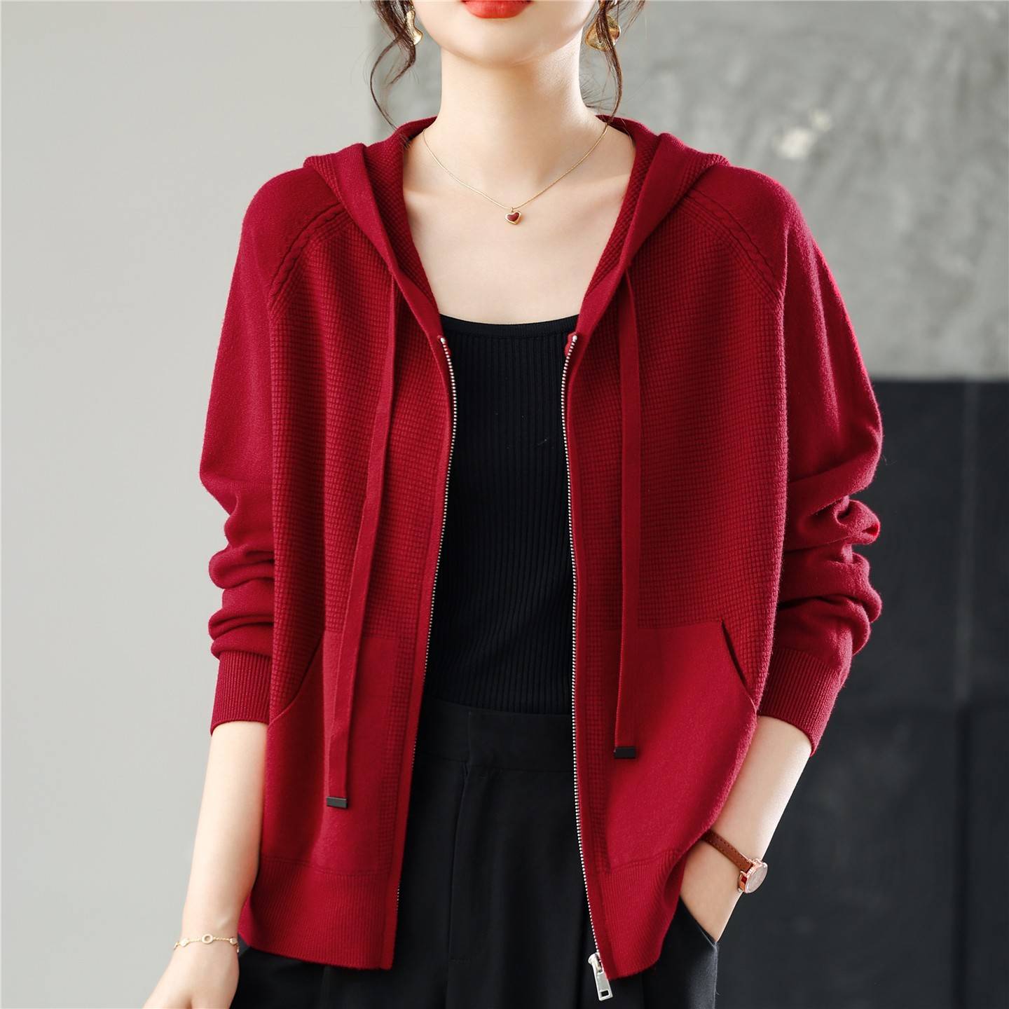 红色拉链连帽针织棒球服女早秋带帽长袖开衫卫衣短款休闲打底上衣
